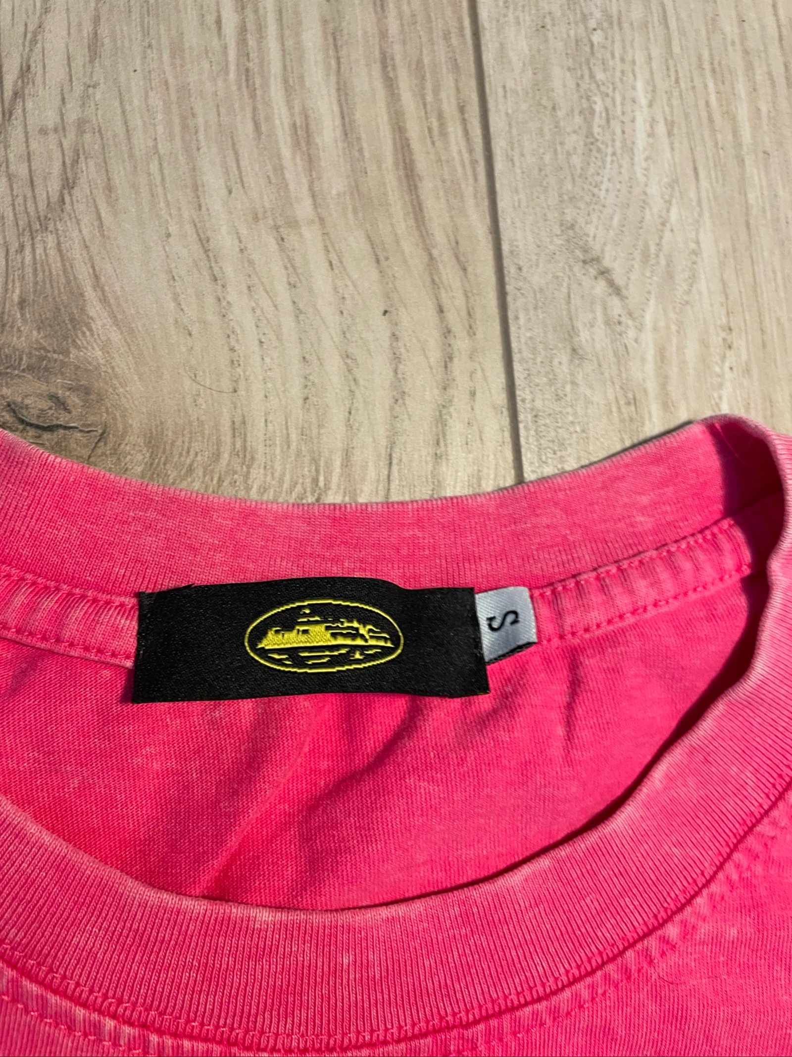 Camiseta Corteiz Rosa Acid Wash – photo 3
